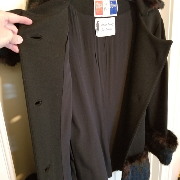 Beautiful Vintage 60's Lilli Ann knit coat trimmed in fur. Used Good condition. - Picture 4 of 7